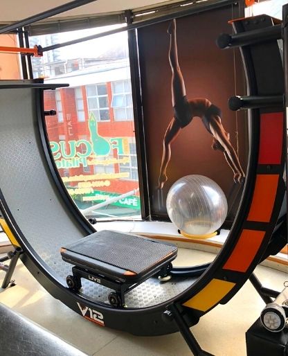 Equipamento V12 no Studio Focus Pilates